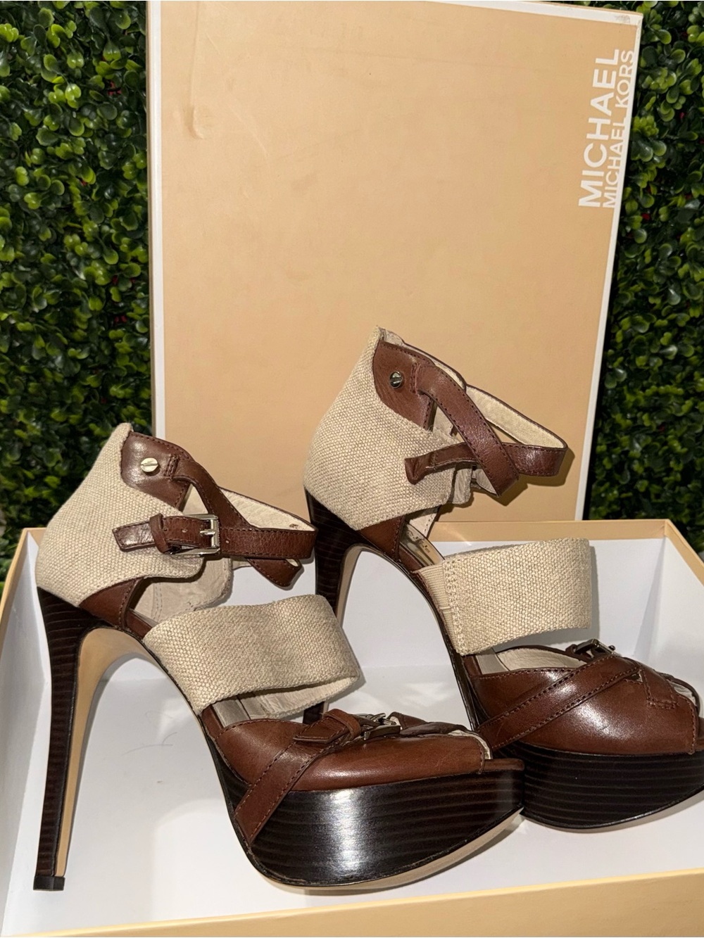 Michael Kors Fallyn Women’s Brown Leather & Beige Fabric Platform Heels W9 NIB